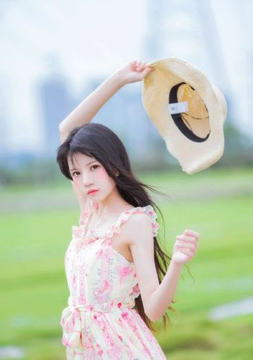 老赵揉搓着娇妻的大乳视频