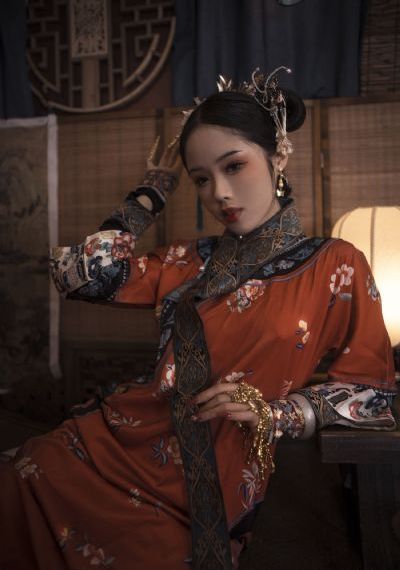女大学生的沙龙室1